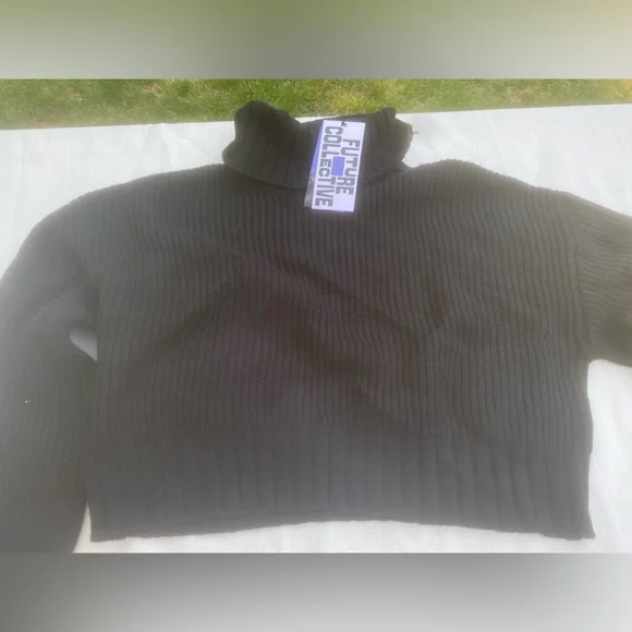 Women’s Future Collection Sweater NWT - Picture 3 of 9
